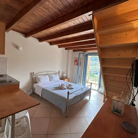 Island Hotel *