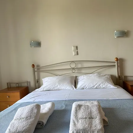 Island Hotel *